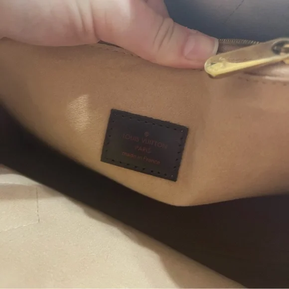 Authentic Louis Vuitton Damier Ebene Kensington - Picture 2 of 10